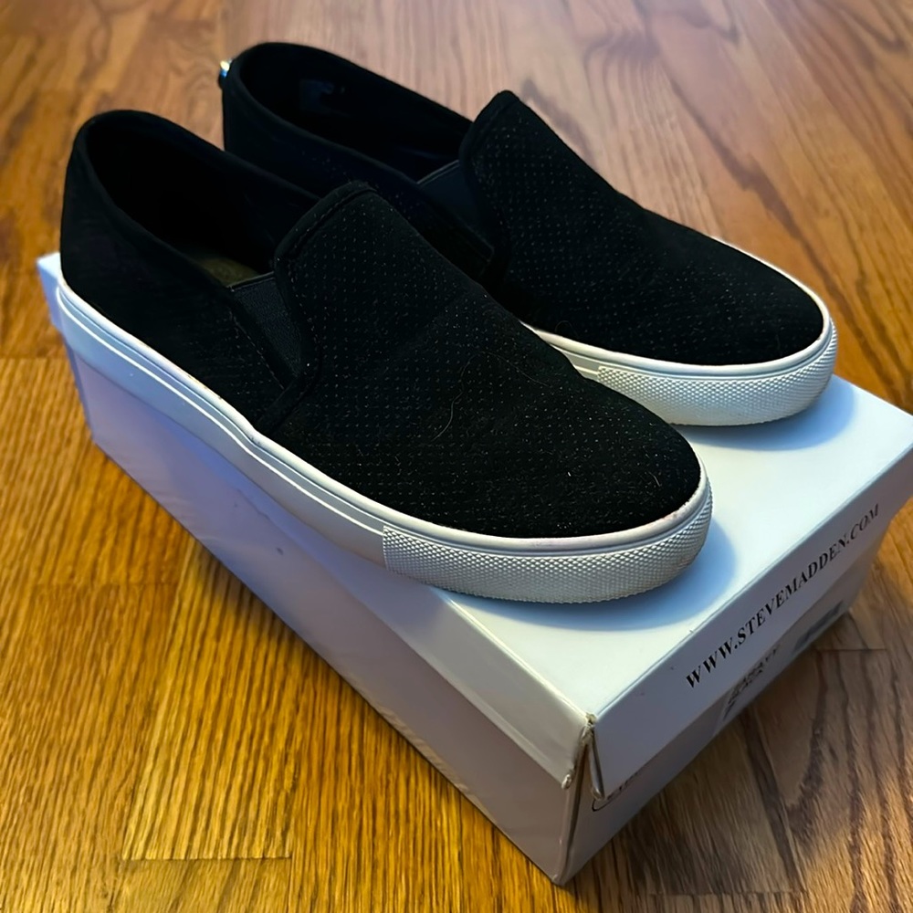 Steve Madden black fabric flats size 7. Style is Zarayy.